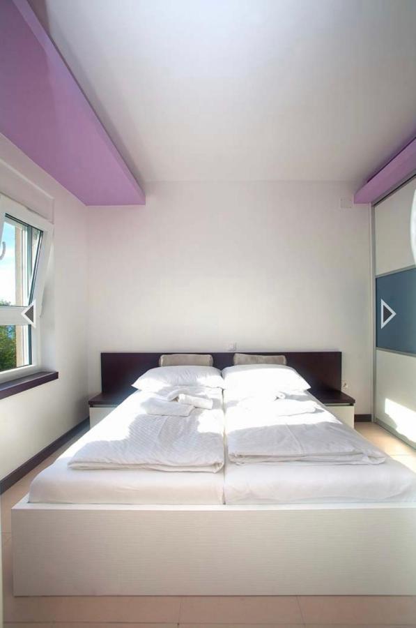 Daska Apartmani Njivice Exterior foto